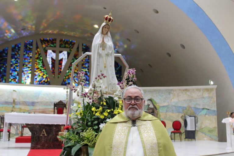 “Maria é gloriosa, pois Deus a escolheu para ser mãe do seu Filho”. Oitavo dia da Trezena