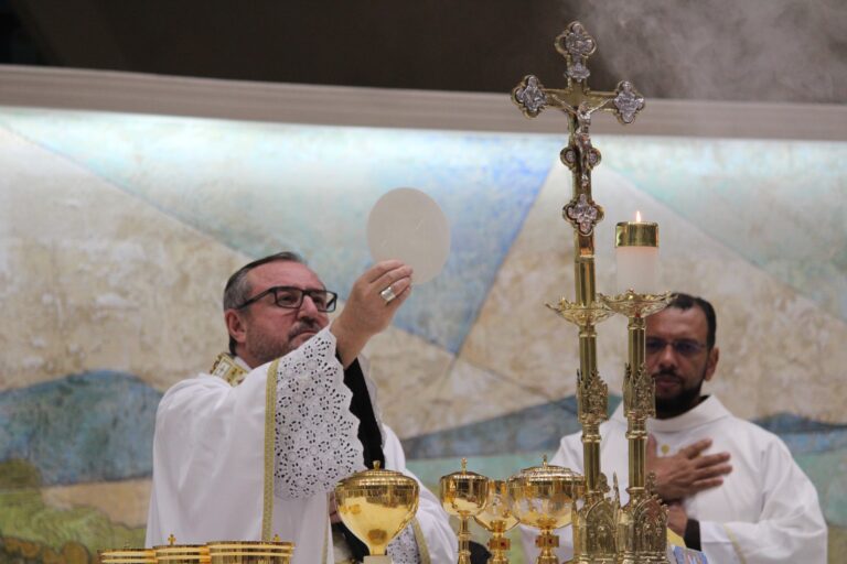 “Estar abertos aos planos de Deus”. Dom Antônio Aparecido preside sétimo dia de nossa trezena