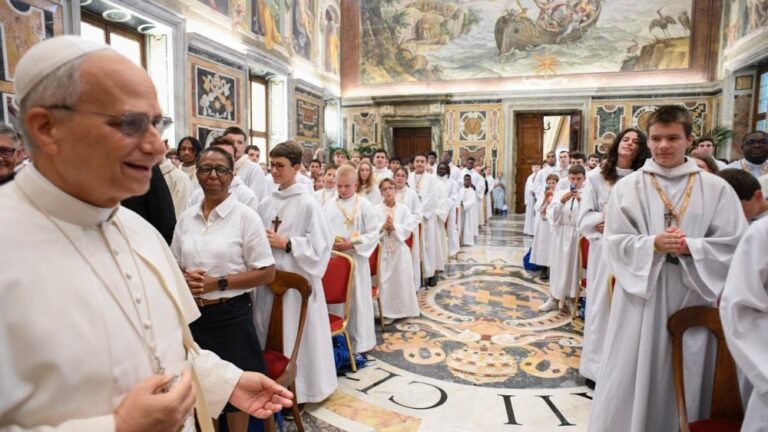 ”A celebração da missa salva o mundo hoje”, afirma Papa Leão