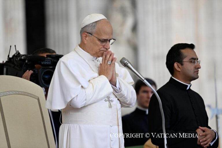 Leão XIV: Cristo não retorna à vida sozinho, mas arrasta consigo toda a humanidade