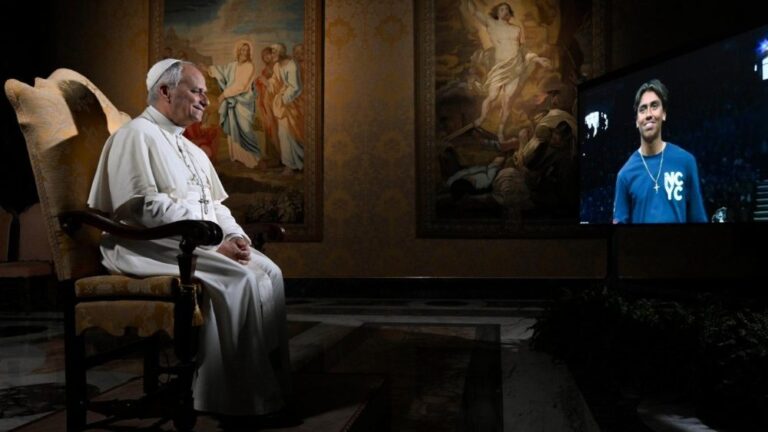 Papa aos jovens: construir pontes, não muros. A Igreja não tem partido político